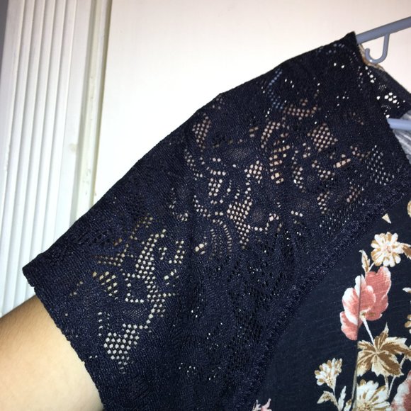 Navy flower top - Picture 4 of 5